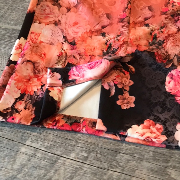 🌸 New York and Company Fitted Midi Dress - Picture 7 of 12